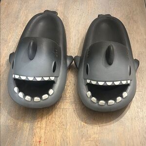 Shark Slides Black & Gray Slip-On Shoes Sandals Men’s 9.5